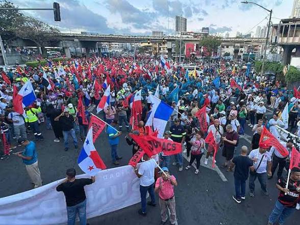 crema_de_queso7's tweet photo. @LoganSamaKun @kriz_jovanovich @UrsulaKiener Medios para un fin??? Te parece normal que gente TERRORISTA prácticamente gobierne México? Mira todo el temor y la inquietud de la gente por lo del Mencho, la ola secuestros masiva que hubo y hay. 

Aboga por la justicia y la voz de lo inocentes, no por los TERRORISTAS. https://t.co/TWJkQ4W7la