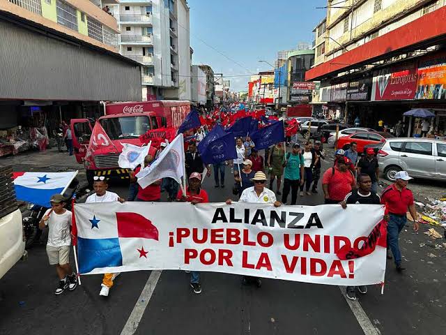 crema_de_queso7's tweet photo. @LoganSamaKun @kriz_jovanovich @UrsulaKiener Medios para un fin??? Te parece normal que gente TERRORISTA prácticamente gobierne México? Mira todo el temor y la inquietud de la gente por lo del Mencho, la ola secuestros masiva que hubo y hay. 

Aboga por la justicia y la voz de lo inocentes, no por los TERRORISTAS. https://t.co/TWJkQ4W7la