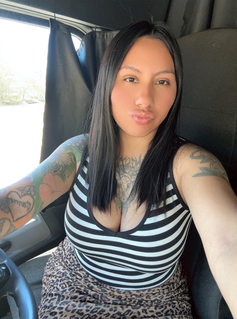 cryptruckerr's tweet photo. Good morning ☀️ It’s time to work and mine 🚛⛏️ ✨ 

#crypto #mining #18wheeler #truckdriver https://t.co/z7isHyfvxT