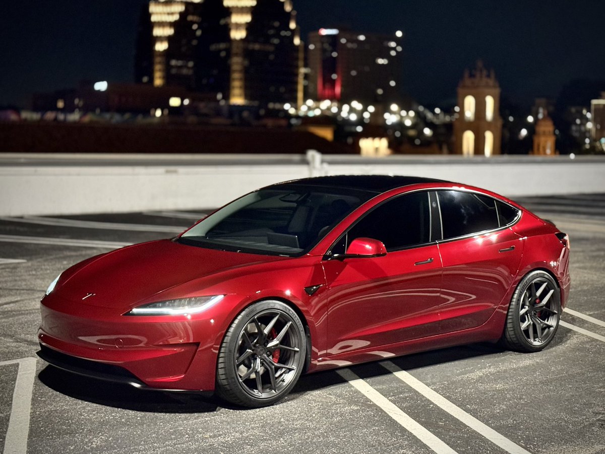 Vain_97's tweet photo. It’s called the Model 3 so it should have three motors. 🙂

@Tesla @larsmoravy @woodhaus2 https://t.co/CUPv68Ilx3