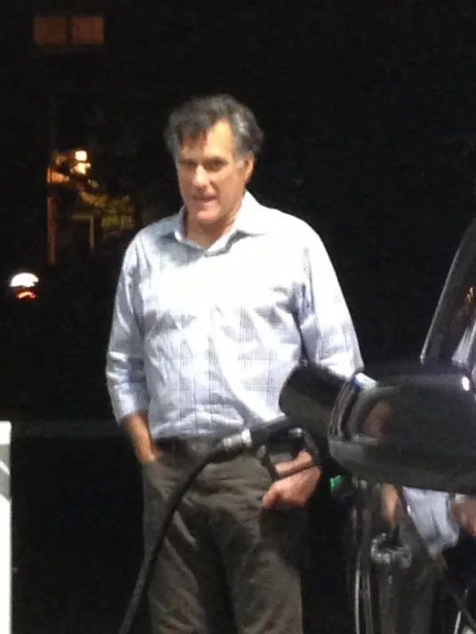 KFILE's tweet photo. This is very clearly not following his loss. This was the Las Vegas fundraiser they did together.  This is him post-defeat. https://t.co/y2KB5Mcats