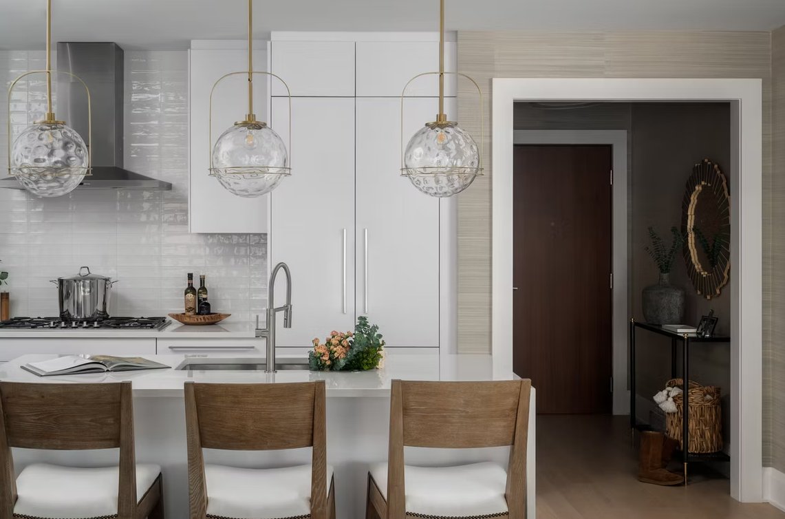 ashamaiadesign's tweet photo. Upgrade your kitchen with a modern twist: https://t.co/kUQZg5Uhra #AshaMaíaDesign #InteriorDesignStudio #LuxuryInteriorDesign #CustomHomeDesign #NorthernVirginiaInteriorDesign https://t.co/slofmWnw7Y