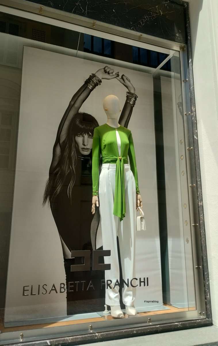 thinkretail's tweet photo. Elisabetta Franchi Turin - Spring 2026 Collections - green jersey with white trousers, white leather handbag and heeled shoes #elisabettafranchi #ispirablog https://t.co/jGe8ixo7Yx https://t.co/Q9B0tO3oKH