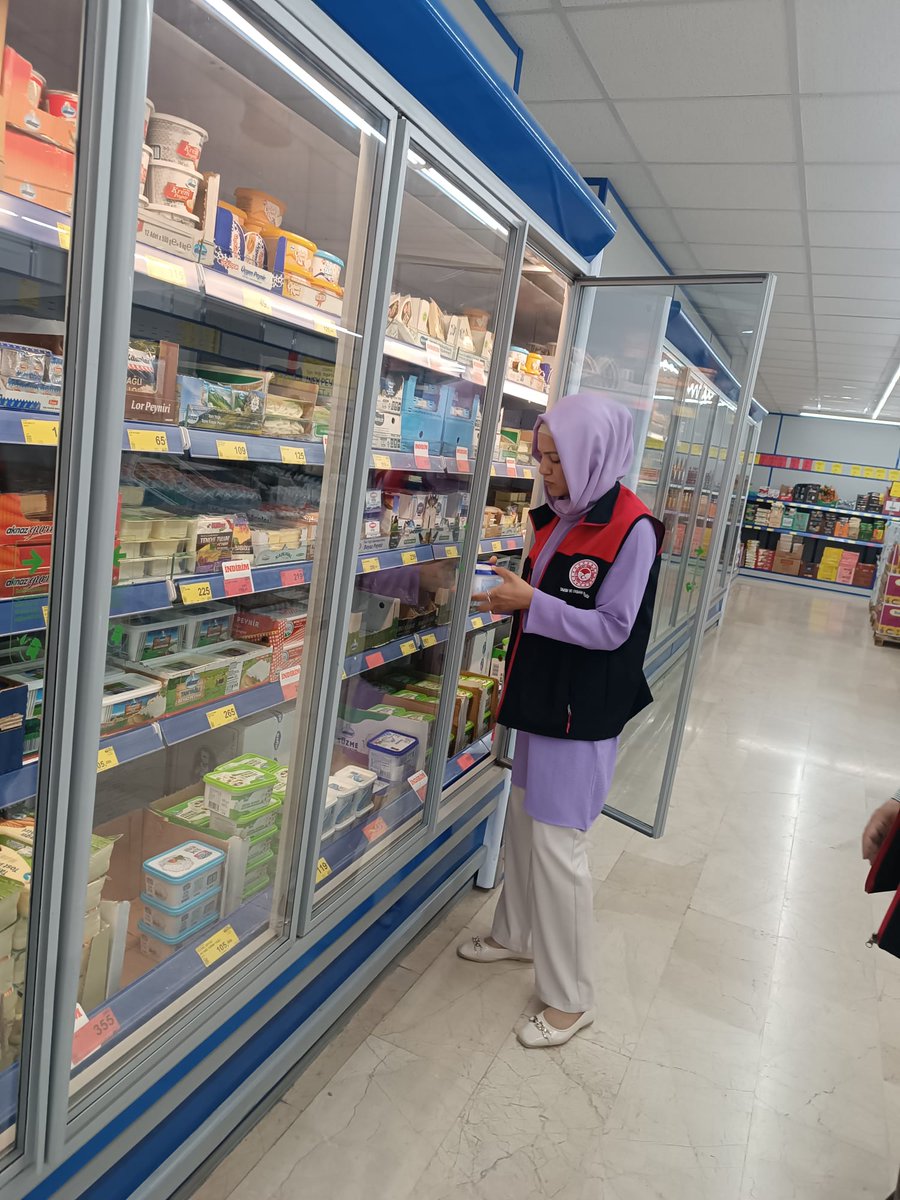 m_efenditarim's tweet photo. İlçe Müdürlüğümüz teknik ekiplerince güvenilir gıda arzının sağlanması ve tüketici sağlığının korunması amacıyla denetimlerimiz devam etmektedir.
@tarimgovtr 
@denizliiltarim 
@mustafa_nevzatzayim https://t.co/wEfoKmioQC