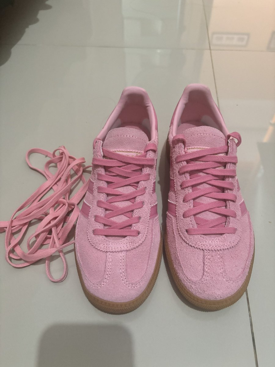 Spreadluuvv's tweet photo. Wts Preloved adidas spezial pink size 36. Beli di footlocker senayan city. Baru satu kali pake, muluuus like new. 800rb boleh nego dan bisa payment by shopee #AdidasSpezial #wts https://t.co/OR8ovJKT4v
