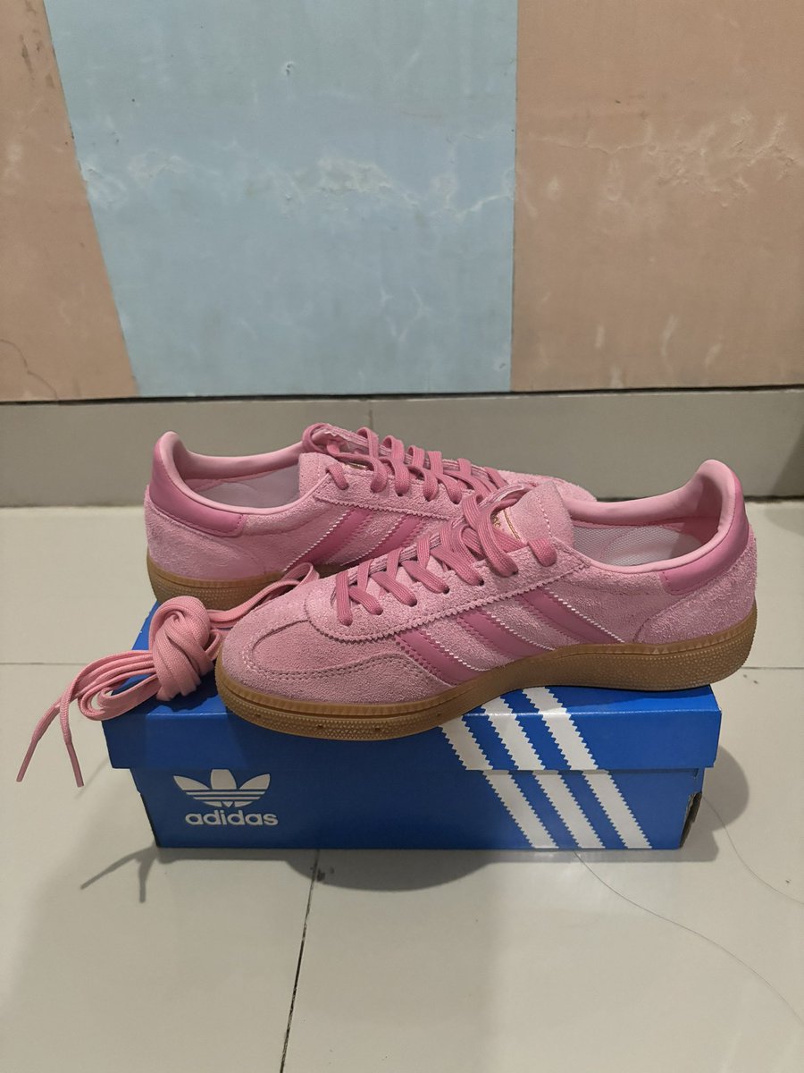 Spreadluuvv's tweet photo. Wts Preloved adidas spezial pink size 36. Beli di footlocker senayan city. Baru satu kali pake, muluuus like new. 800rb boleh nego dan bisa payment by shopee #AdidasSpezial #wts https://t.co/OR8ovJKT4v