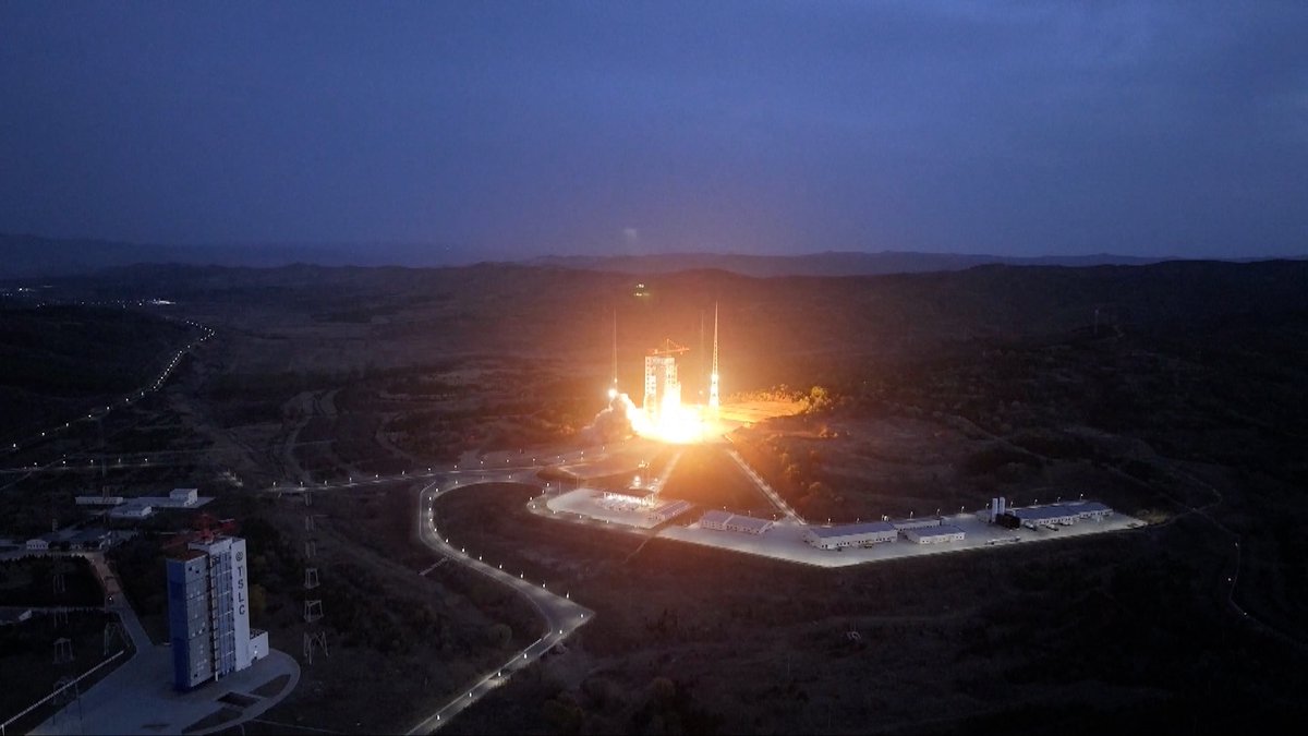wulei2020's tweet photo. A modified #LongMarch6 carrier rocket blasted off at 7:59 pm Beijing time on May 12th from the Taiyuan Satellite Launch Center in North China's Shanxi Province, sending the eighth group of the #Spacesail Constellation into its predetermined orbit. https://t.co/Advbk5MSn9