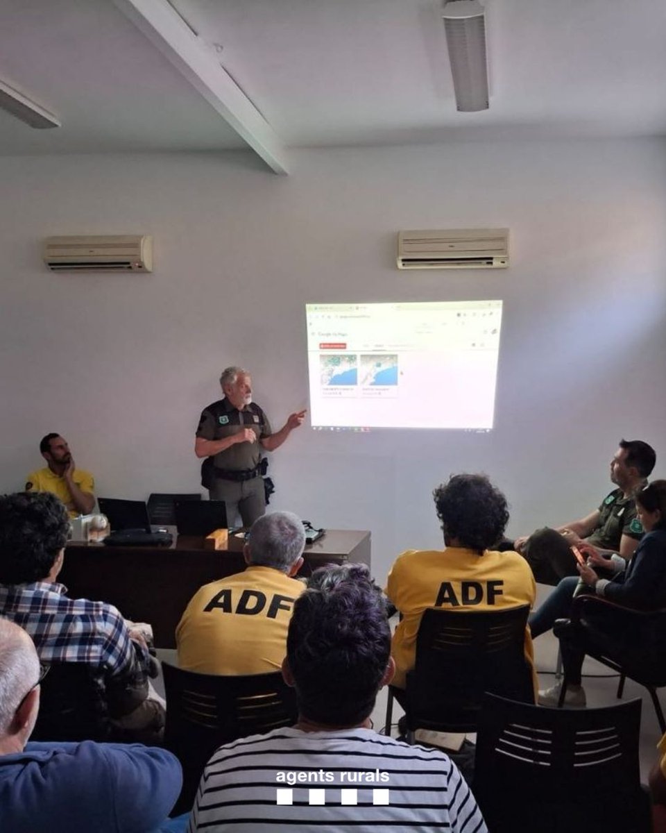 agentsruralscat's tweet photo. 🟢 A Riudecols (Baix Camp) fem una reunió de coordinació per preparar la campanya d’incendis forestals.

🤝 Amb el director dels SSTT d’@interiorcat a Tarragona, Carlos López, les #ADFcat Baix Camp @sfadfcat i els ajuntaments del territori.

Treballem per prevenir els #IIFF! https://t.co/9T3eXLHpvO