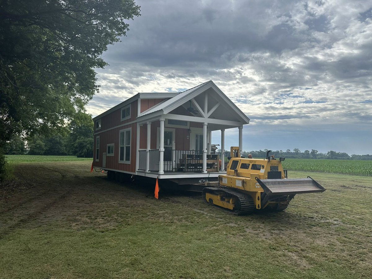 modern_housing's tweet photo. Saturday delivery! Thank you, Mrs. Pelletier for your business! #ModernHousing #parkmodel #parkmodelrv https://t.co/ex4JAkzIQu