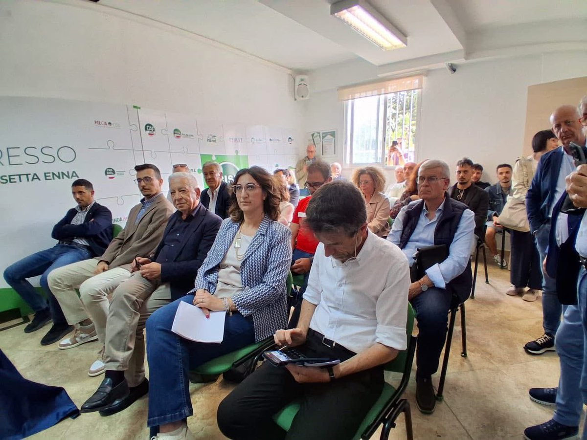 CislAgclen's tweet photo. Alla sede Cisl è in corso il confronto del gruppo dirigente con i candidati sindaco della città di Agrigento, moderato dal giornalista Gioacchino Schicchi. 

Invitati tutti i candidati sindaco: presenti Giuseppe Di Rosa, Luigi Gentile e Michele
Sodano. 

@CislSicilia https://t.co/2lpzjWnHx7