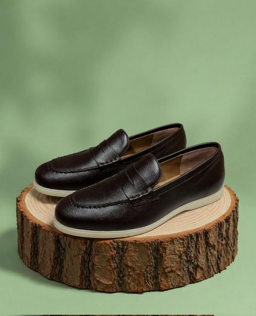 vincandeliz's tweet photo. Elegance with strength: Perfect for that moment that doesn't fit the narrative.

To shop, leave a direct message 📩 or click the link in the bio.

#VincAndEliz #Handcrafted #HandMadeLeatherShoes #BespokeShoesNigeria #AfricanLeatherBrand https://t.co/gO6cLEmJxr