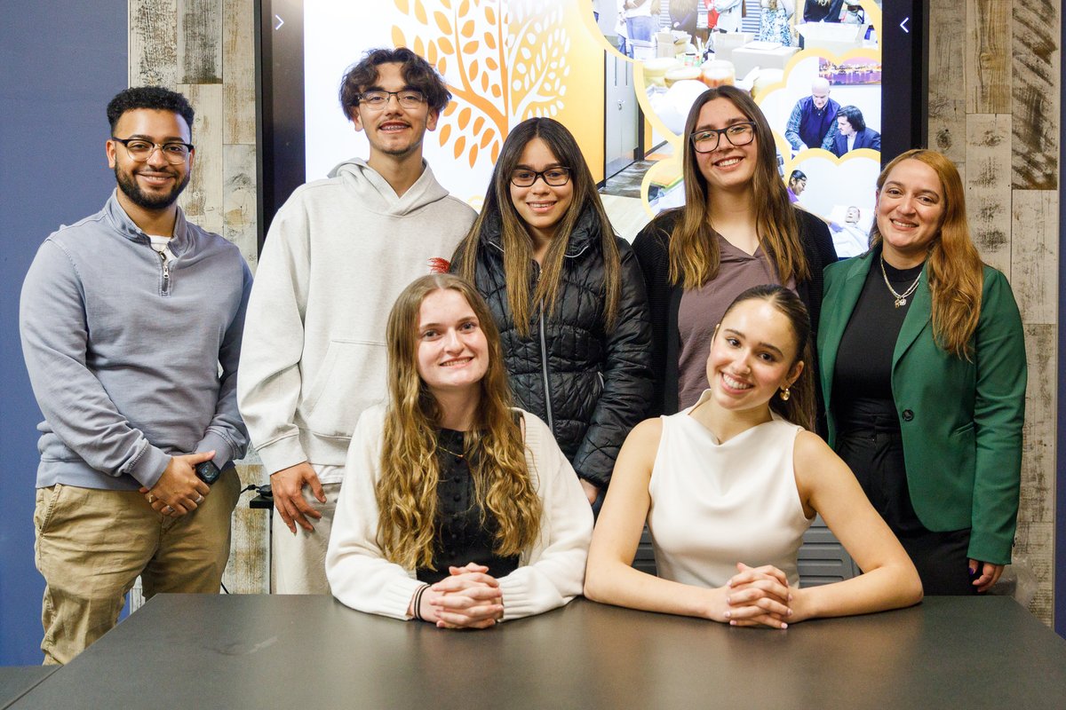 hazletoncando's tweet photo. Our Student Action Committee recently received a tour of @canbeinnovation, our local business incubator that provides support to entrepreneurs! 🌱

During the tour, students learned about the tenants, their entrepreneurial journeys, and what it takes to run a business.

#CANDO https://t.co/1JxgNqOGlH