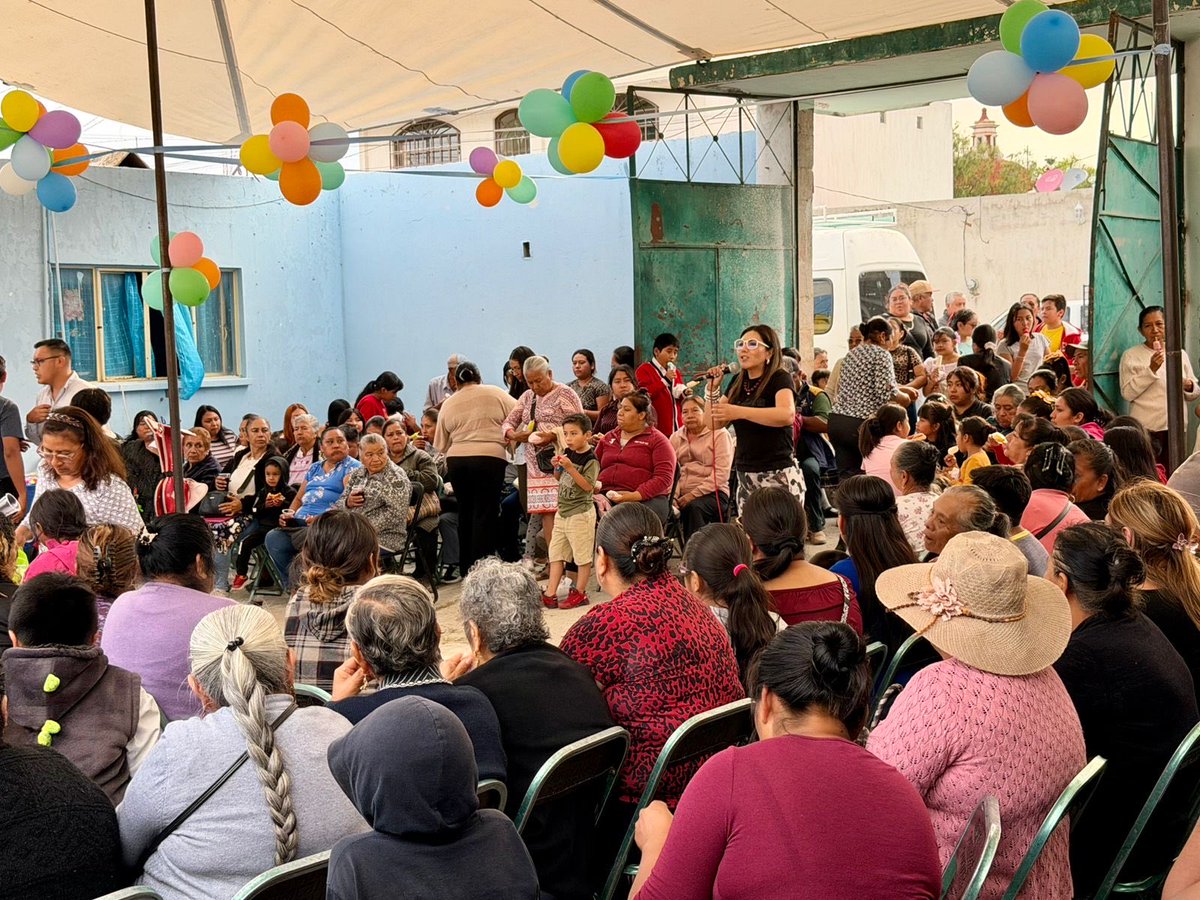 GenovevaHuerta's tweet photo. En el @PANPuebla2427 creemos en las causas que unen y en la alegría de nuestras familias. 💙

Gracias a mi querido amigo @LuisPach98, en #Tochtepec vivimos un encuentro muy cercano y lleno de sonrisas, celebrando a nuestras niñas y niños.  👧🏻👦🏻

No hay mejor regalo que verlos felices, conviviendo y creciendo en comunida