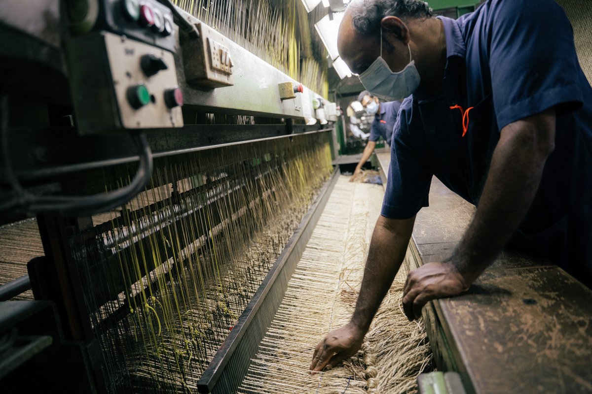 ahmermkhan's tweet photo. While cameras focused on celebrities at the Met Gala, hundreds of artisans in the southern Indian state were watching something else: the carpet they had made with their own hands. #metgala2026

I report from Kerala for @noosphereapp 
https://t.co/UPm2obzMNH https://t.co/Z6PLY4uTr9