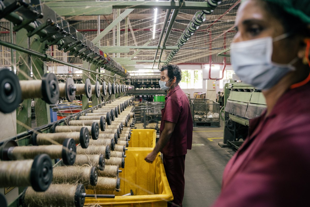 ahmermkhan's tweet photo. While cameras focused on celebrities at the Met Gala, hundreds of artisans in the southern Indian state were watching something else: the carpet they had made with their own hands. #metgala2026

I report from Kerala for @noosphereapp 
https://t.co/UPm2obzMNH https://t.co/Z6PLY4uTr9