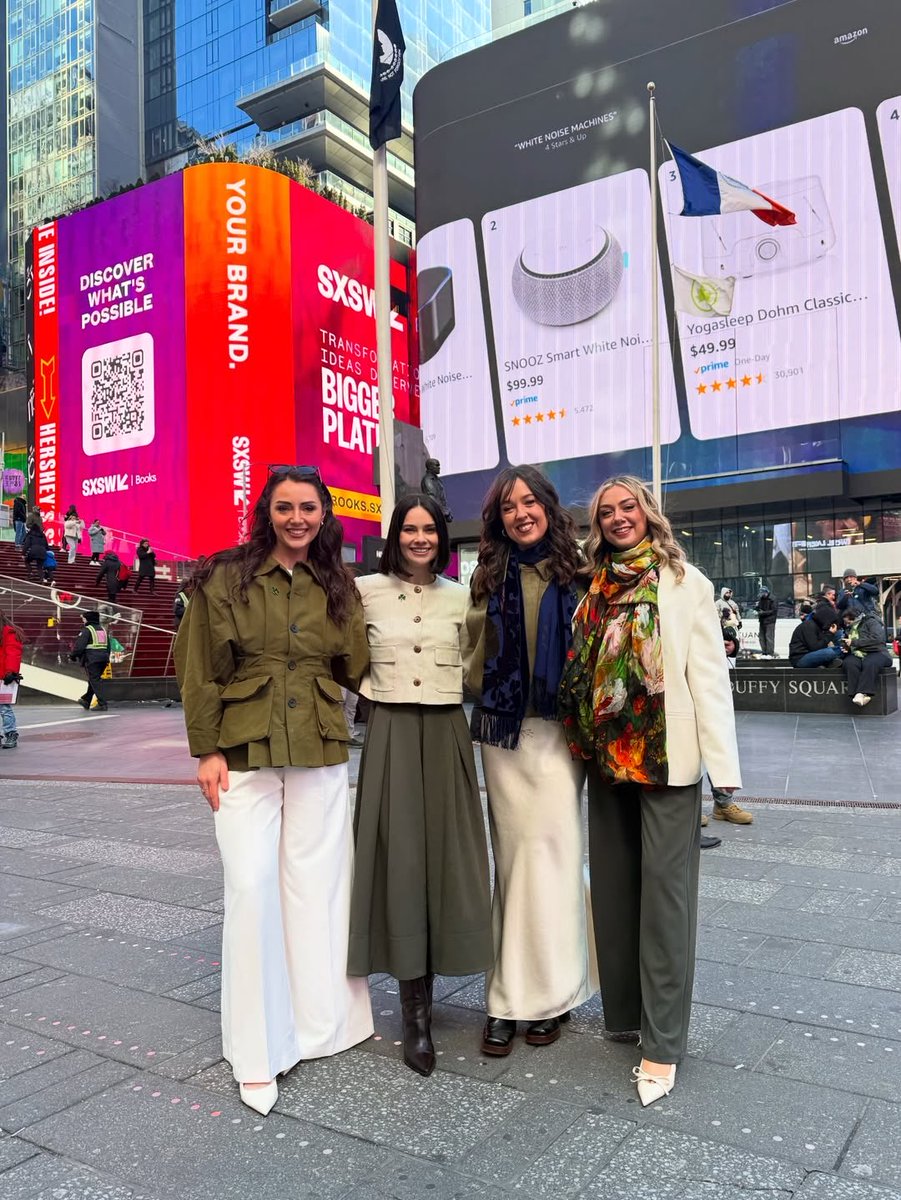 Celtic_Woman's tweet photo. Another little ‘A New Era’ tour roundup ✨

1. Celtic Woman x Times Square
2. It’s showtime
3. Selfie moments
4. Songs that still give us chills - ‘River’ https://t.co/PjLNhiPf5b