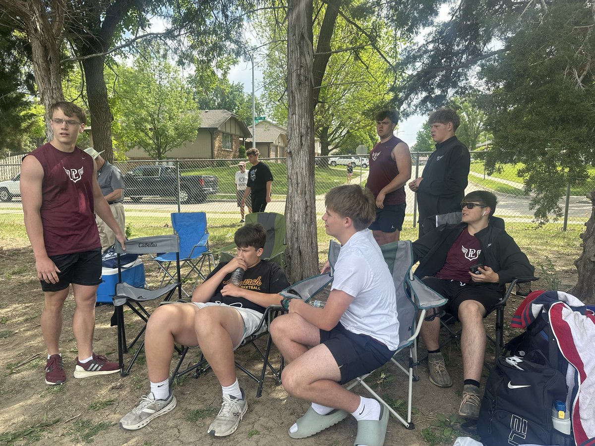 PLVThrows tweet media