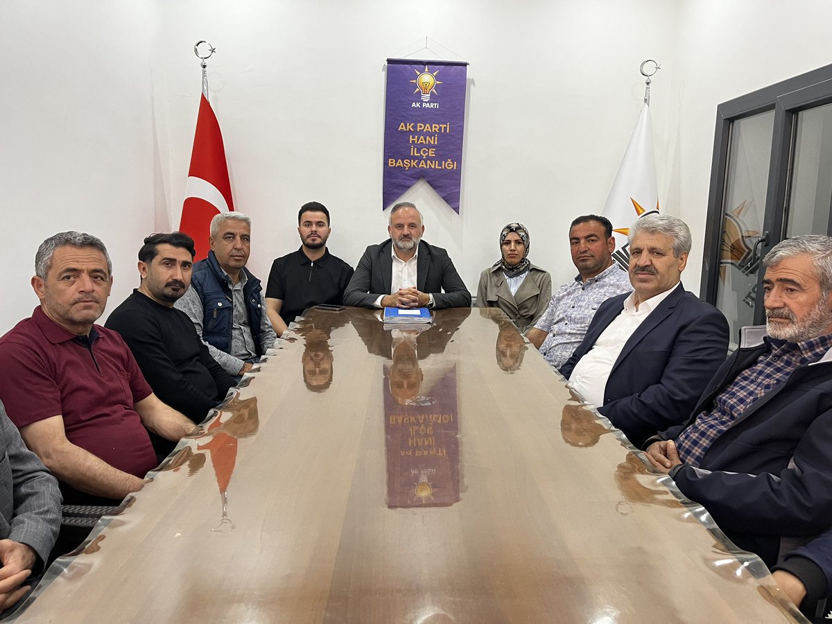 akpartihaniilce's tweet photo. İlçe başkanımız sayın Mirza KAYHAN öncülüğünde haftalık yönetim kurulu toplantısı yapıldı.

Toplantımızın ilçemiz HANİ için hayırlara vesile olmasını dileriz.

Hani için UMUDUN, İCRAATİN ve GELECEĞİN adı AK PARTİ!
@MirzaKAYHAN 
@AvukatErsanAksu 
@hakanaksu058 
@GalipEnsarioglu 
@Kepoluasuna