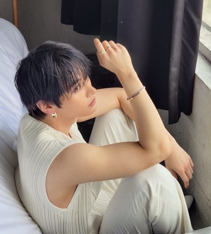 d1sorderlynoise's tweet photo. why was he naked https://t.co/mQ1RqrRNWk