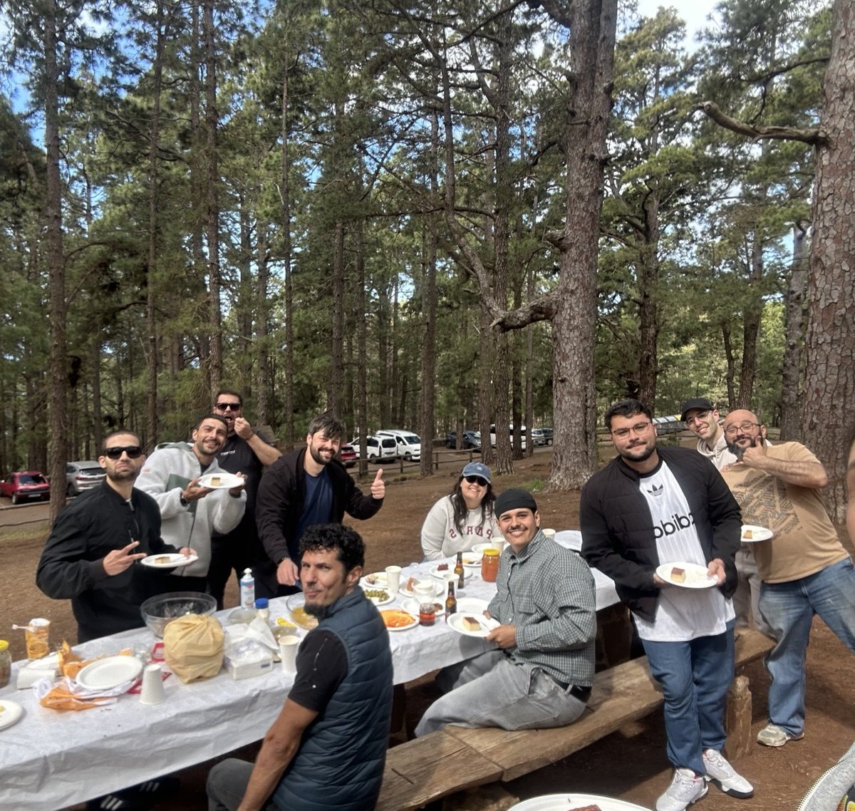 leanfulness_es's tweet photo. 💫Siempre es un placer encontrarnos ✨

En la última Monthly compartimos avances, inquietudes y aprendizajes, pero sobre todo lo pasamos bien.

Y, cuando terminó la reunión... nos fuimos al monte para seguir compartiendo y disfrutando en buena compañía

¡Qué suerte la nuestra! 🙌 https://t.co/jVBxpUncZA