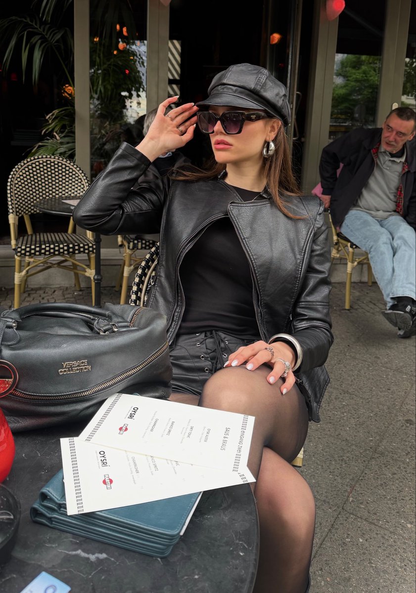 AreaGoddes_us's tweet photo. Ich ganz in Leder - mit Heels die dir den letzten Gedanken an Widerstand rauben😈

Ich muss gar nichts sagen - meine Existenz genügt um dich in meinem Bann zuziehen💸

Dein Mini kann es nicht länger aushalten - du musst zahlen🤭
#findom #femdom #lederfetisch #lederstiefel #heels https://t.co/b7W6dw4JnZ