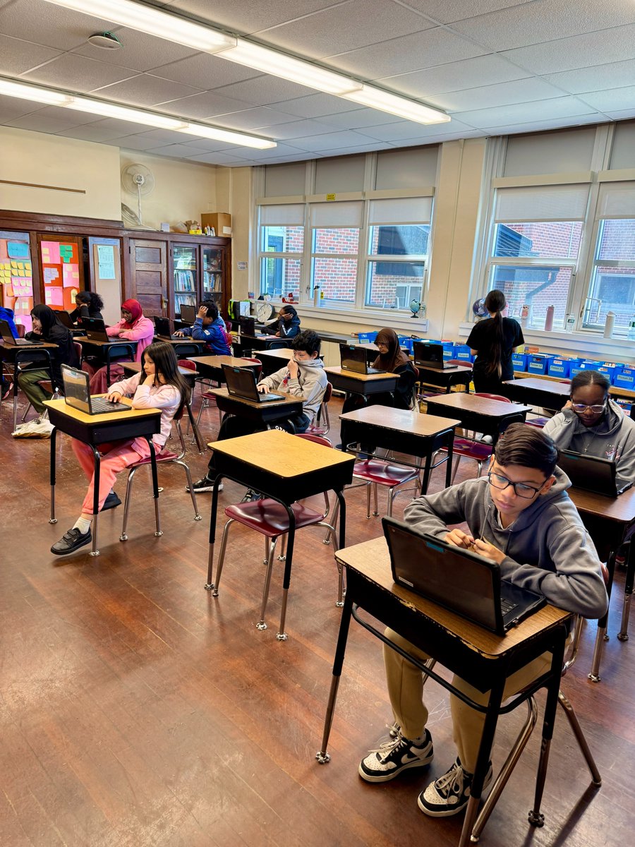 WhufsdRams's tweet photo. Pencils down? Laptops open? Either way — WHe're learning. 🖤💛
At @WHGWashington, the classroom never stops. From hands-on math to focused assessment work, our students show up and rise every single day.
Testing season doesn't define us. Learning does.
#WHeRiseTogether https://t.co/L3lToluxZk