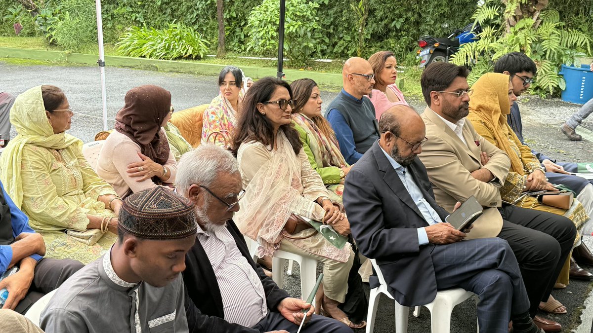 PakinMauritius's tweet photo. Pakistan High Com held a ceremony to mark the 1st anniversary of #MaarkEHaq, twas honored by 
Mr. Abdool Raouf Bundhun, ex Vice President of Mauritius to pay tribute to the success of Operation Bunyan-un-Marsoos honoring our Armed Forces
#PakInMauritius #BattleOfTruth  #Diplomacy https://t.co/y4mcQUbDt7