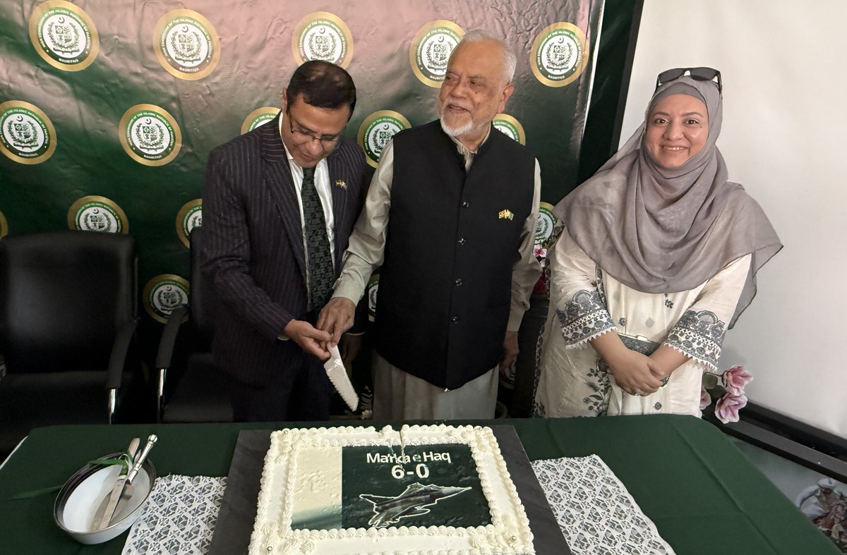 PakinMauritius's tweet photo. Pakistan High Com held a ceremony to mark the 1st anniversary of #MaarkEHaq, twas honored by 
Mr. Abdool Raouf Bundhun, ex Vice President of Mauritius to pay tribute to the success of Operation Bunyan-un-Marsoos honoring our Armed Forces
#PakInMauritius #BattleOfTruth  #Diplomacy https://t.co/y4mcQUbDt7