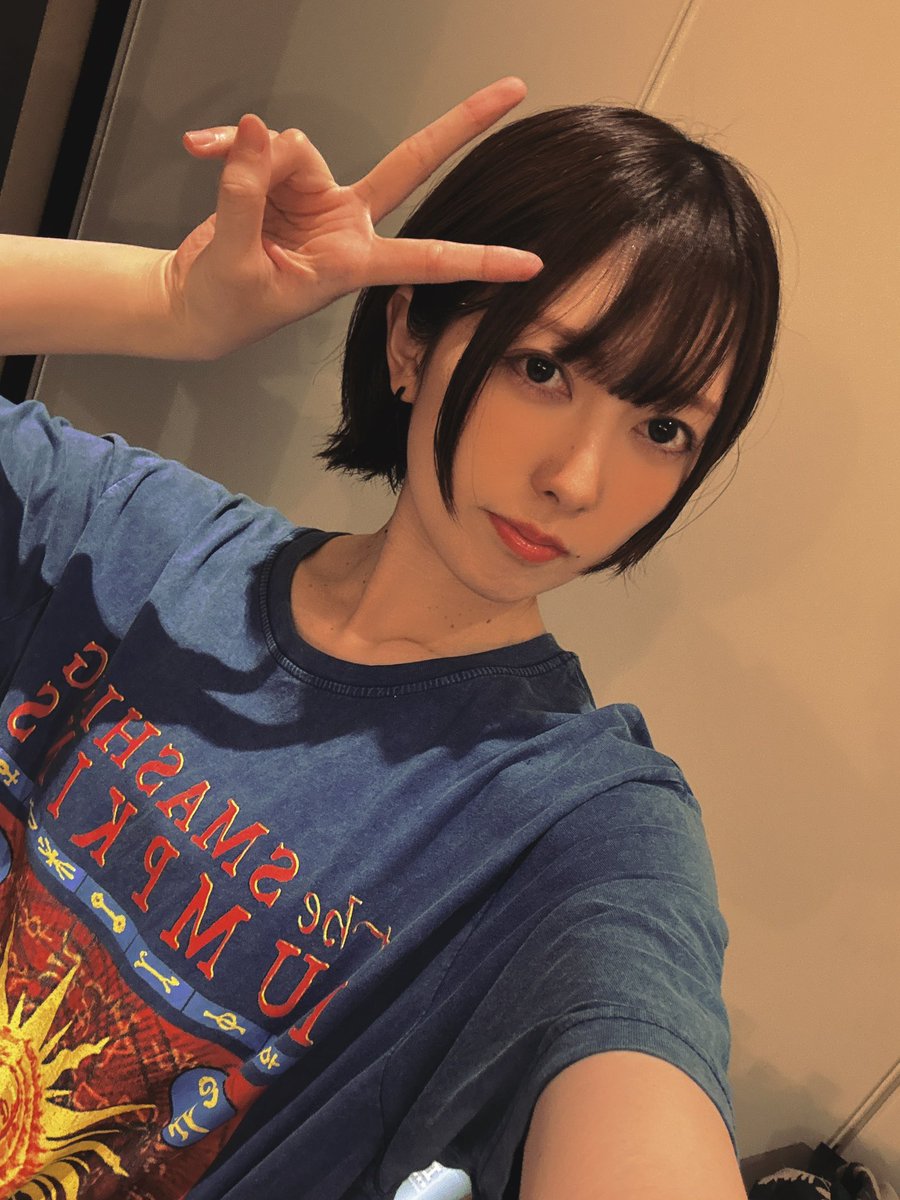 mofu_mofu_mofuo's tweet photo. 昨日は本当に楽しかったです！あっという間でした🤟

初めての現場で素晴らしいイベントに出演させていただくという緊張もありましたが、楽しくライブ出来ました！

Sezkoの皆は可愛くて音楽性も凄く私の好みで、今回サポートさせていただいて本当に良かったなと思いました🙌

まだお写真もらっていないので自撮りですいません

皆さんのライブ見たかったァァァそれだけが悔い