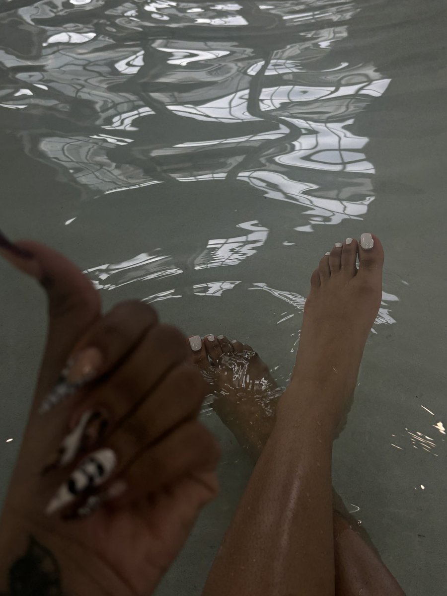 Sunnxsoless's tweet photo. First Post; Sunnamii + chill spa day🫧 
#feetfetish #feet #buymycontent https://t.co/djgQLtfZ5q