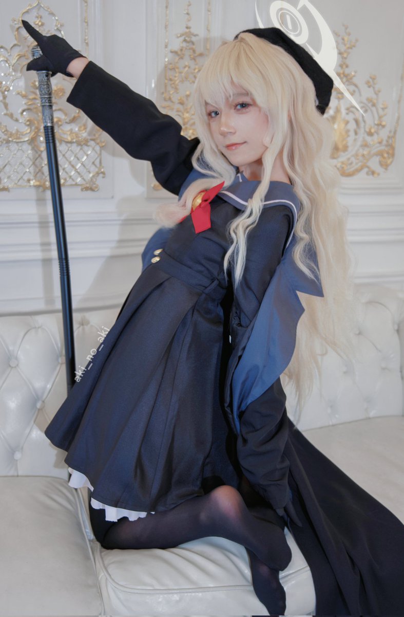 aki_no_aki_'s tweet photo. 「足の裏ばっか見てましたよね、先生～💛？」

ニヤニヤ教授
コスプレ/cosplay

#ブルアカ
#BlueArchive https://t.co/o84k2CrELj