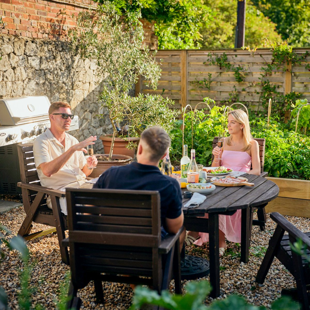 Jacksonsfencing's tweet photo. Unpredictable weather doesn’t mean you have to abandon your alfresco dining dreams. 

In our blog, we explore a range of ideas to help inspire upgrades for getting  your outdoor space ready for summer: https://t.co/hpW89BR5nL https://t.co/MmABpqvRUv