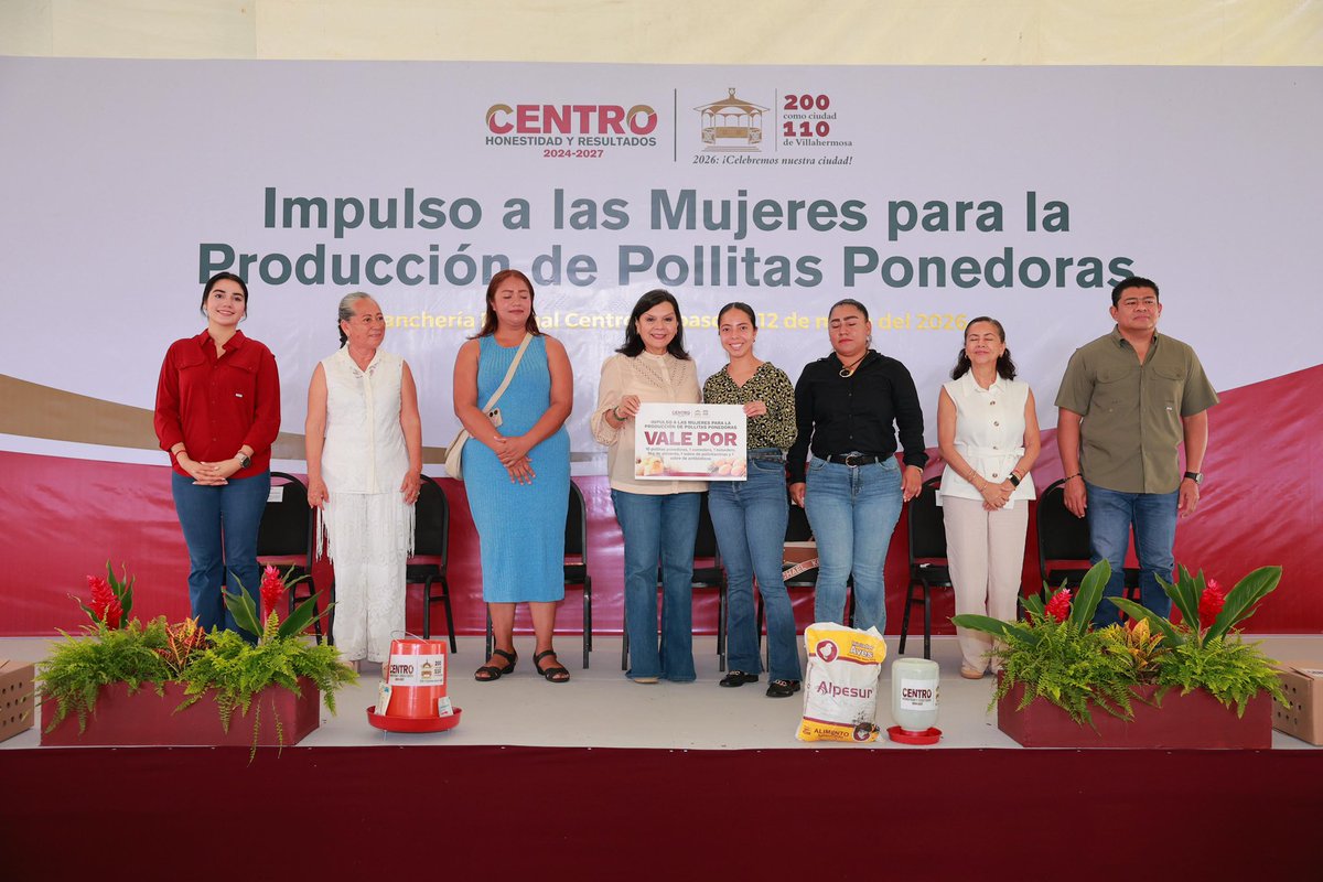 YolandaOsunaH's tweet photo. En la ranchería Pajonal realizamos la segunda entrega de paquetes del programa “Impulso a las Mujeres para la Producción de Pollitas Ponedoras”, mediante el cual beneficiamos a otras 1,250 mujeres de diversas comunidades de Centro.

Con esta acción, ya suman 2,500 las beneficiarias que cuentan con oportunidades para fortalecer la economía familiar desde el hogar. Reconocemos el papel fundamental que desempeñan las mujeres en el desarrollo de nuestro municipio.