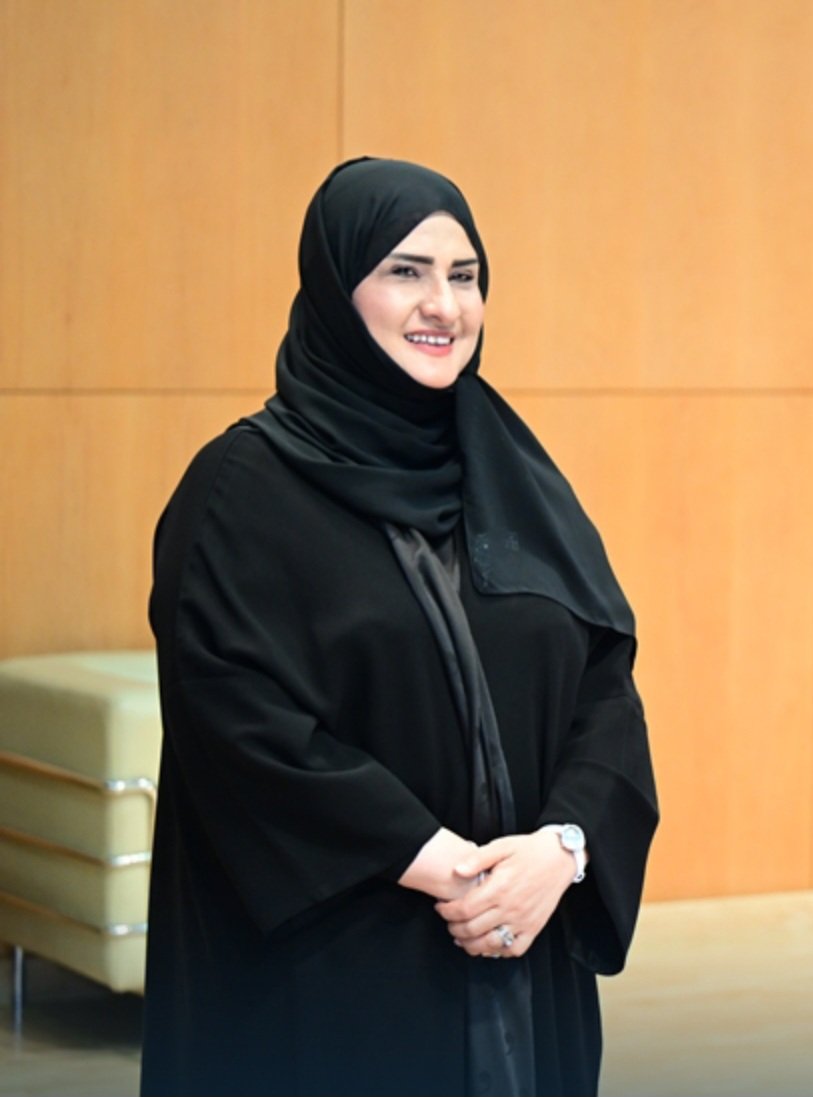 s888f's tweet photo. في مواقف الوفاء تظهر معادن القادة النبلاء..
كل التقدير للدكتورة ميزون بخيت الشحري المديرة العامة للتعليم بمحافظة ظفار، على موقفها الإنساني النبيل بمرافقتها للمعلمة المتوفاة وتقديم واجب العزاء لأسرتها، في صورة تجسد أسمى معاني الوفاء والإنسانية
رحم الله الفقيدة وأسكنها فسيح جناته https://t.co/pwzslqyYLk