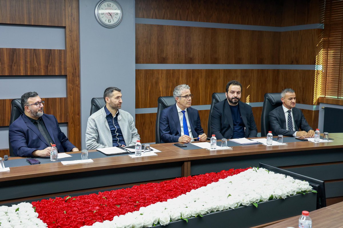bingolvaliligi's tweet photo. ‘Deprem Master Planı Sonuç ve Değerlendirme Toplantısı’, Valimiz Sayın Cahit Çelik başkanlığında gerçekleştirildi.

Toplantıda, Bingöl Üniversitesi Enerji, Çevre ve Doğal Afet Uygulama ve Araştırma Merkezi Müdürü Kenan Akbayram tarafından Deprem Master Planı kapsamında yürütülen çalışmalar hakkında sunum yapıldı.

Sunumda; zemin ve jeofizik çalışmaları, sismik tehlikenin belirlenmesi, sismik riskin tanımlanması, deprem güvenli yerleşimler, deprem lojistiği, ekonomik kaynak yönetimi, sağlık hizmetleri, psiko-sosyal uyum, hukuk ve idari yapı için eylem planı, acil durumlar ve müdahale için eylem planı, afet atıkları yönetimi ile deprem bilgi altyapısı başlıklarında yürütülen çalışmalar ve planlanan uygulamalar ele alındı.

İlgili kurum temsilcilerinin katılımıyla gerçekleştirilen toplantıda, Bingöl’ün depreme hazırlık sürecine ilişkin mevcut durum değerlendirilirken; afet risklerinin azaltılması, kurumlar arası koordinasyonun güçlendirilmesi ve deprem öncesi, sırası ve sonrasına yönelik yapılacak çalışmalar konusunda istişarelerde bulunuldu.

Vali Çelik, toplantı sonrasında yaptığı değerlendirmede; “Bu plan, 12 başlık çerçevesinde alacağımız önlem ve tedbirler konusunda bizlere yön verecek; ilimizin hem depremlere hazırlık sürecinde hem de afetlere müdahale kapasitesinin güçlendirilmesinde önemli bir yol haritası olacaktır. 

Deprem Master Planında belirtilen hususlar doğrultusunda ilimizi depreme daha dayanıklı ve daha hazırlıklı bir şehir haline getirmek için her türlü çaba ve gayreti göstereceğiz” dedi.

@celikcahit