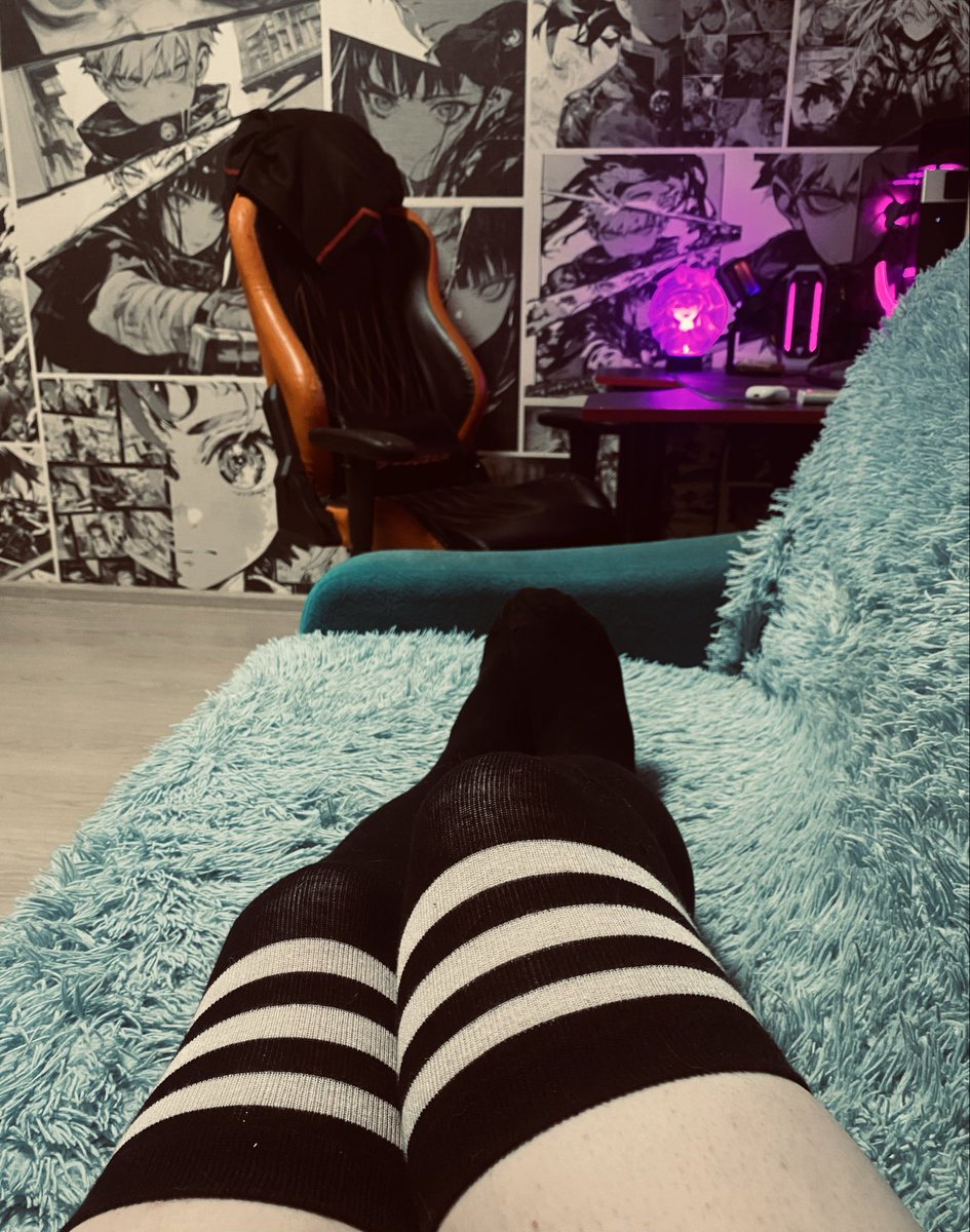 Di_femboy's tweet photo. Даю ножкам отдохнуть после рабочего дня ☺️#femboy https://t.co/EJtcH7JlUb