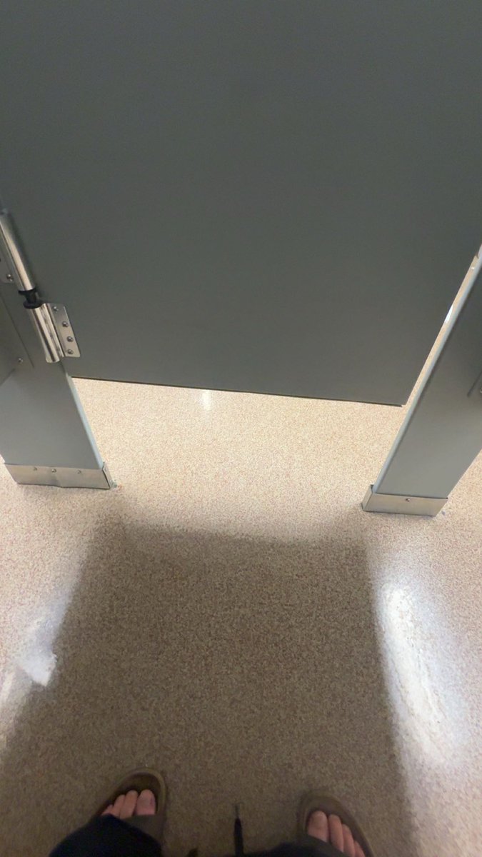 JohnsonTalk123's tweet photo. Last school shit🥲 Will miss the memories spent in this here stall #dawgsout #proudschoolshitter https://t.co/9t2ebkoxg0