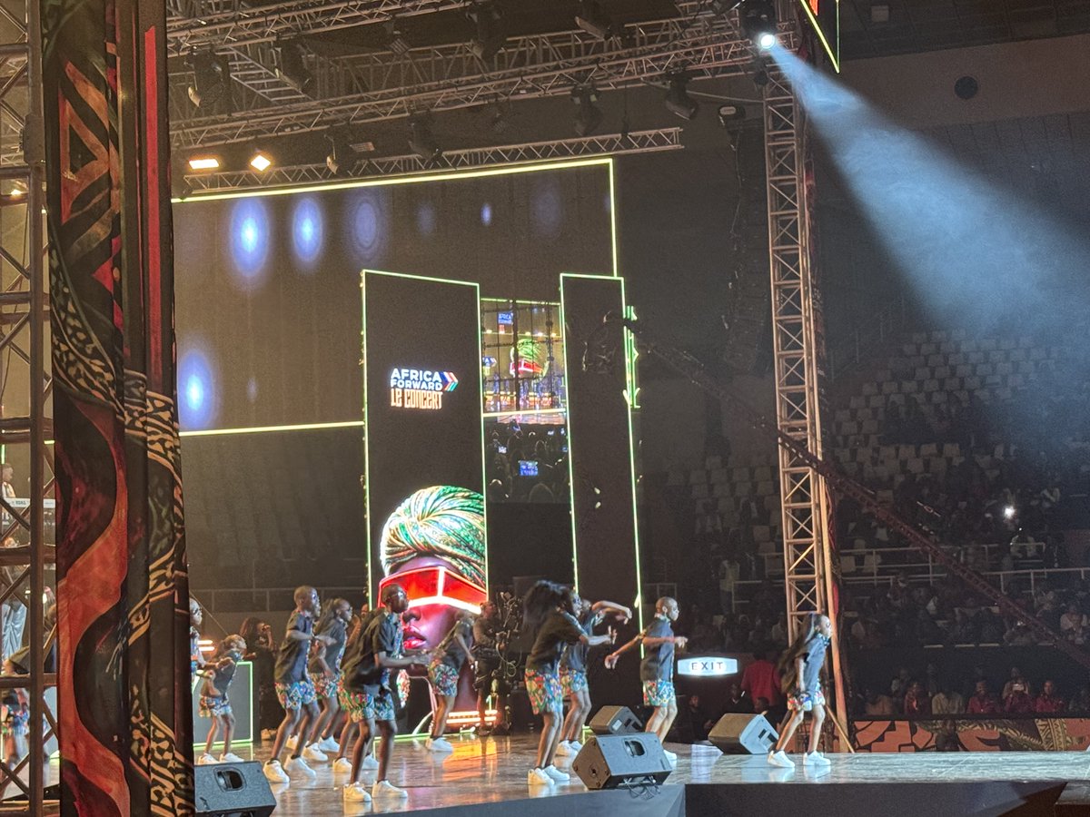 SingoeiAKorir's tweet photo. #AfricaForward Le Concert now underway at Kasarani Gymnasium: a celebration of African Culture! https://t.co/RXr5kiohVB