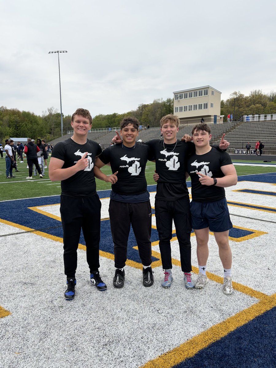 loganholzy's tweet photo. Had a great day at Dewitt HS for the MHSAA exposure camp!! Got some great feedback from a lot of great coaches! @z_rieps @AustinBour2009 @AlmaCoachCole @coachchrisjerry @CoachArnoldJR @CoachIeuter @MichFBFrenzy @alex_pallone @TheD_Zone @CoachJ_Sweeney https://t.co/XzL1MfpkZr