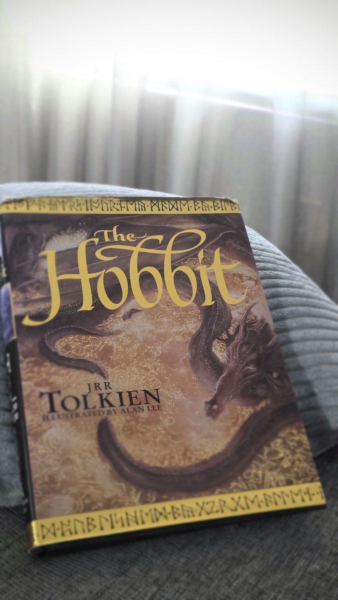 AoifeVT's tweet photo. Just chilling and reading this morning 🧙‍♂️🧝‍♂️ https://t.co/3gjlm1SIO2