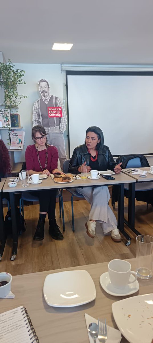prensaceosl's tweet photo. 🌎 Encuentro con organizaciones internacionales en Ecuador, en la sede de @EcuadorFes como parte de la agenda de la #MisiónSindicalInternacional.

Un espacio clave para dialogar sobre libertad sindical, democracia, derechos laborales y respuestas institucionales frente a la situación del país.

#LibertadSindical #Democracia #TrabajoDigno