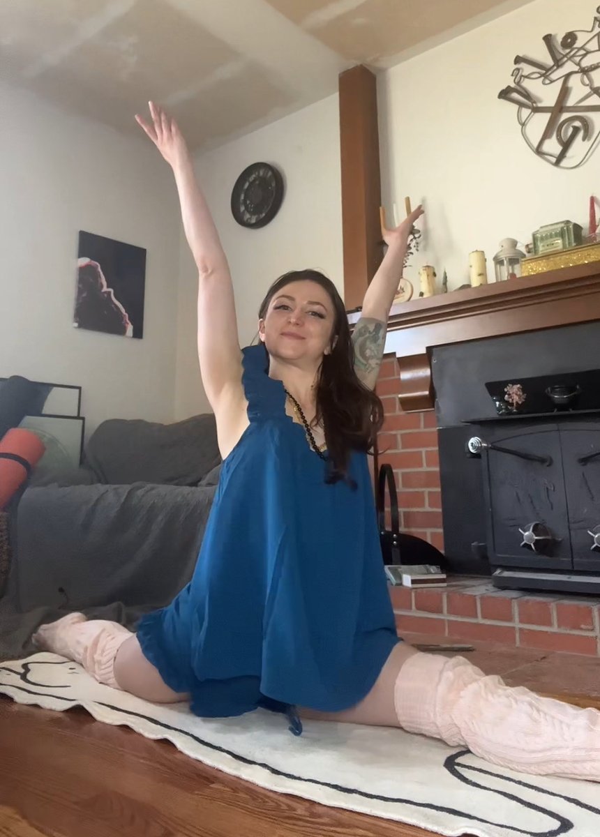 pacedandperfect's tweet photo. 10k on TikTok!! Thank you so much for helping me reach my goals! I’m still trying to reach my goals on my intimate post on Onlyfans though. 🙏Help me reach my goal on that video. I promise you want to see the rest of the rest of it. I’ll post an extra one in the splits too 🤭😘❤️ https://t.co/ahwl9yi7lz