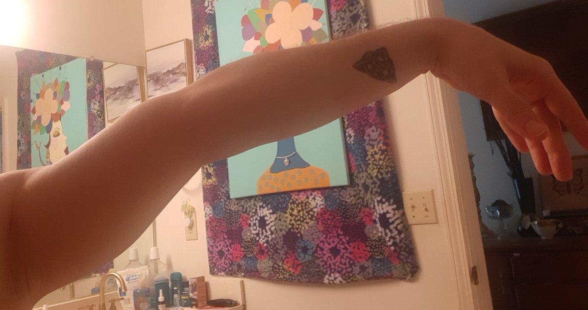 valhallacircles's tweet photo. Remember that flexible thing? I'm "double jointed" also. ;)

#flexible #doublejointed #EDS #hypermobile https://t.co/xsfQtPvCMl