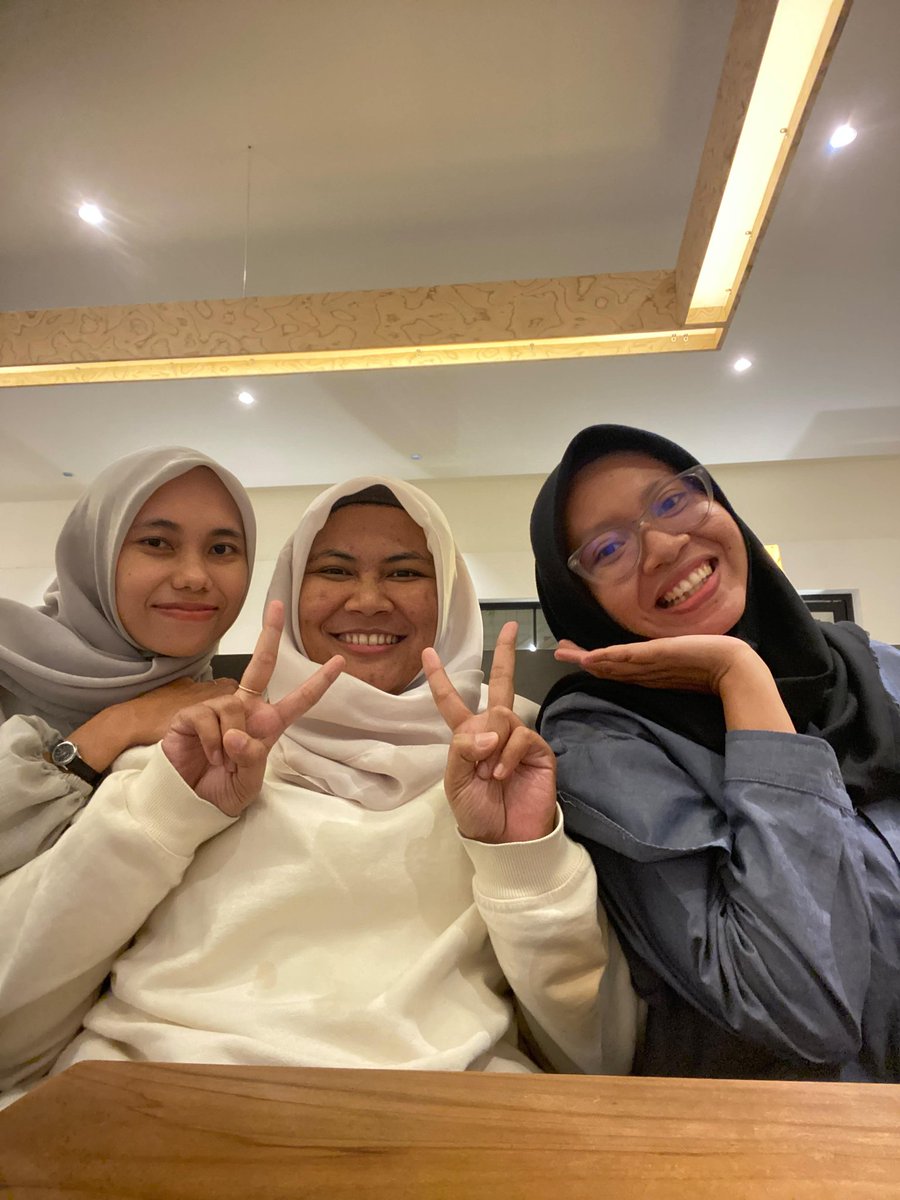 dwfjrini's tweet photo. Sama² di Jogja, tapi jarang ketemu. Sekali ketemu sharing life stories.. https://t.co/wqeNMMY7LW