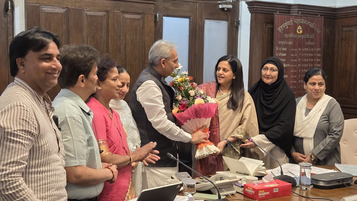 mlaAminPatel's tweet photo. Met Smt. Ashwini Bhide (IAS) – Municipal Commissioner of Mumbai highlighting the urgent civic issues faced by the residents of my constituency along with Coporators – Dnyanraj Nikam (223), Nasima Javed Juneja (213), Rajshree Bhatankar (216), Rukhsana Amin Parack (224), Javed Juneja (Ex Corporator & Sr. Leader) & Anahita Mehta (Ex Corporator) – Had a very fruitful & detailed discussion that will help the residents.
 
#mcgm #mlaAminPatel #beautification