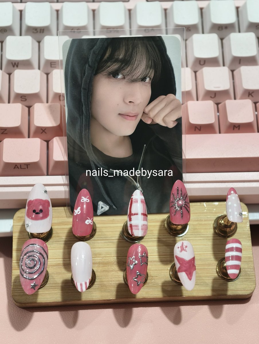 yujaemark's tweet photo. haechan inspired nails commission! 💗 https://t.co/0B1dgI9zb7