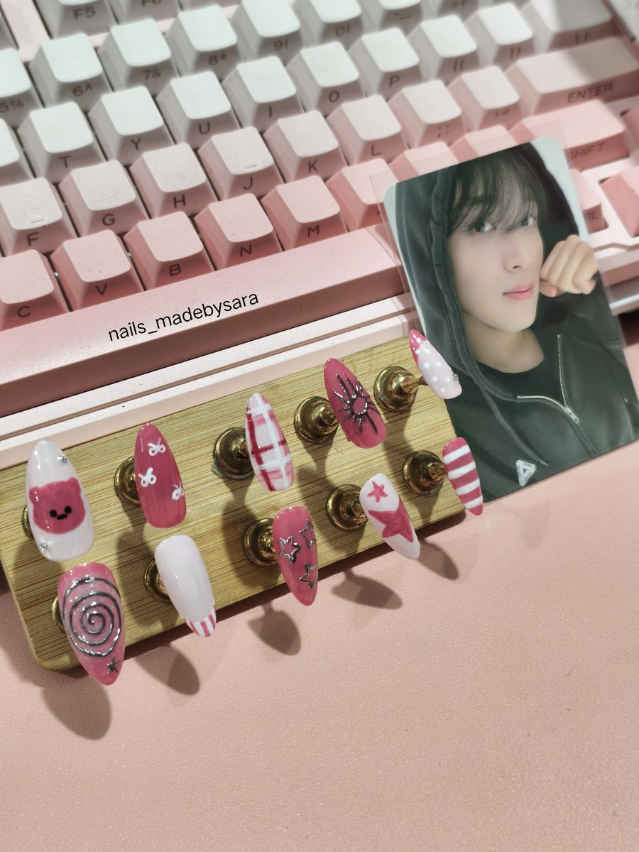 yujaemark's tweet photo. haechan inspired nails commission! 💗 https://t.co/0B1dgI9zb7