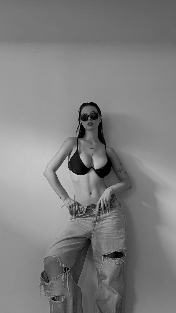 GoddessLexi040 tweet media
