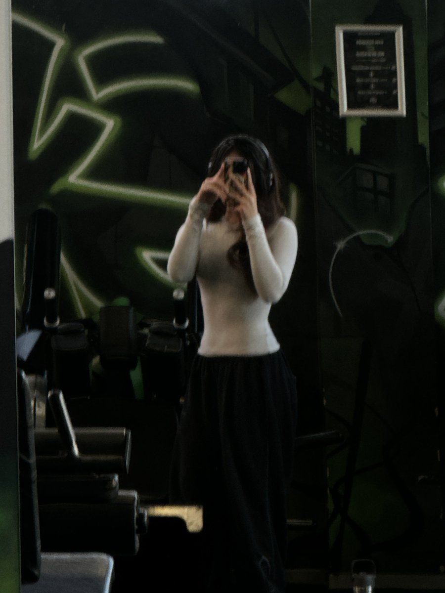 feetbonerr's tweet photo. i don’t regret how good i look though https://t.co/A9Gt7YxKX7