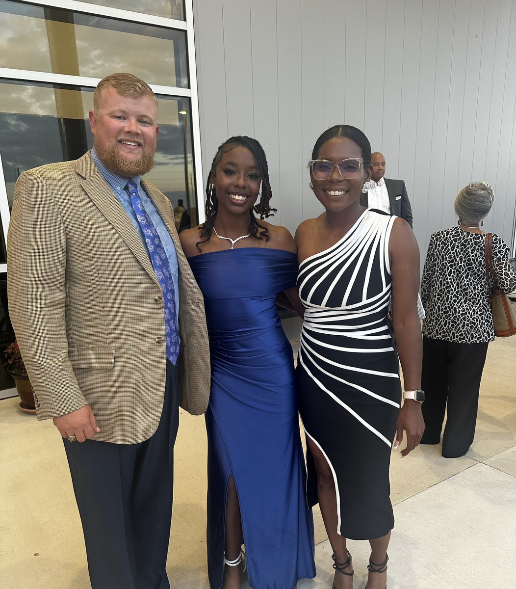 AlvinHSTrack's tweet photo. Congratulations to all of our athletes for being nominated at the Alvin ISD AIMS Awards. Hayden Perkins &amp; E’Myri Williform for Track/ Zackery Mendoza &amp; Reagan Strban for cross country. A huge congratulations to Boys Track for being nominated for Male sports team of the year. https://t.co/72AWQiBK7p